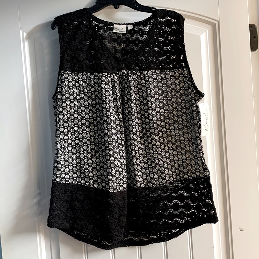 Sleeveless floral and eyelet top